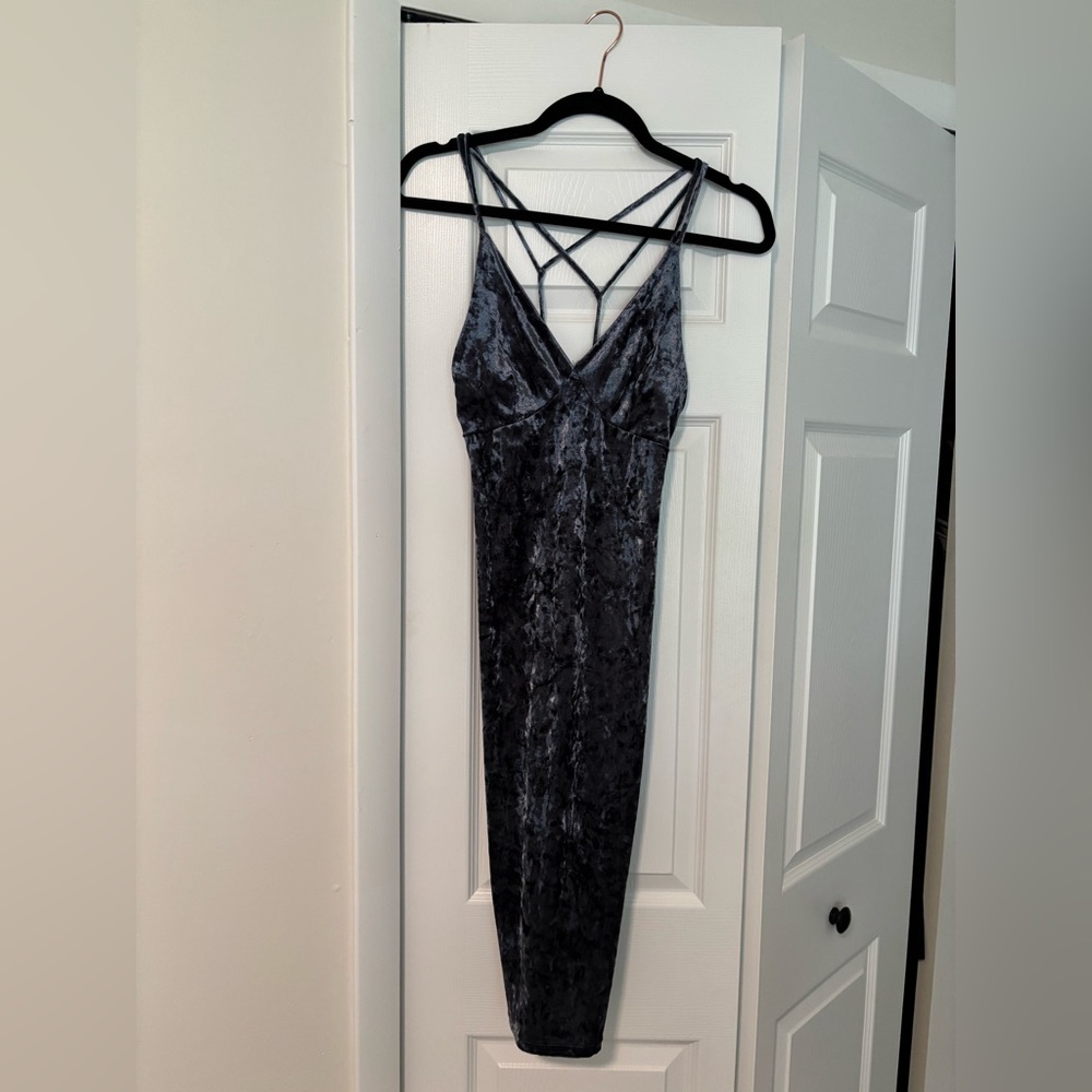 Windsor Velvet Crisscross Midi Dress in Blueish Gray